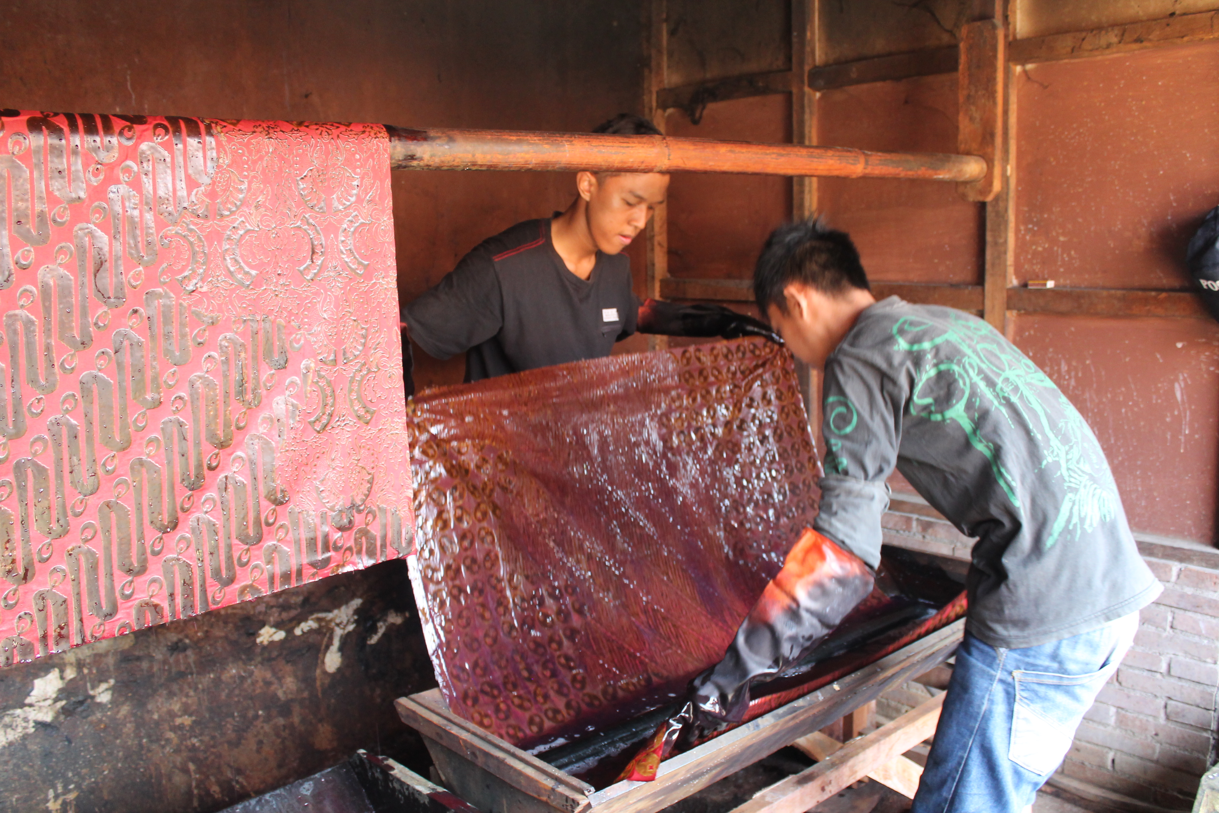 Melihat dari dekat pembuatan Batik  pesisir di Pekalongan 